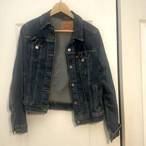 Levi denim jacket size medium